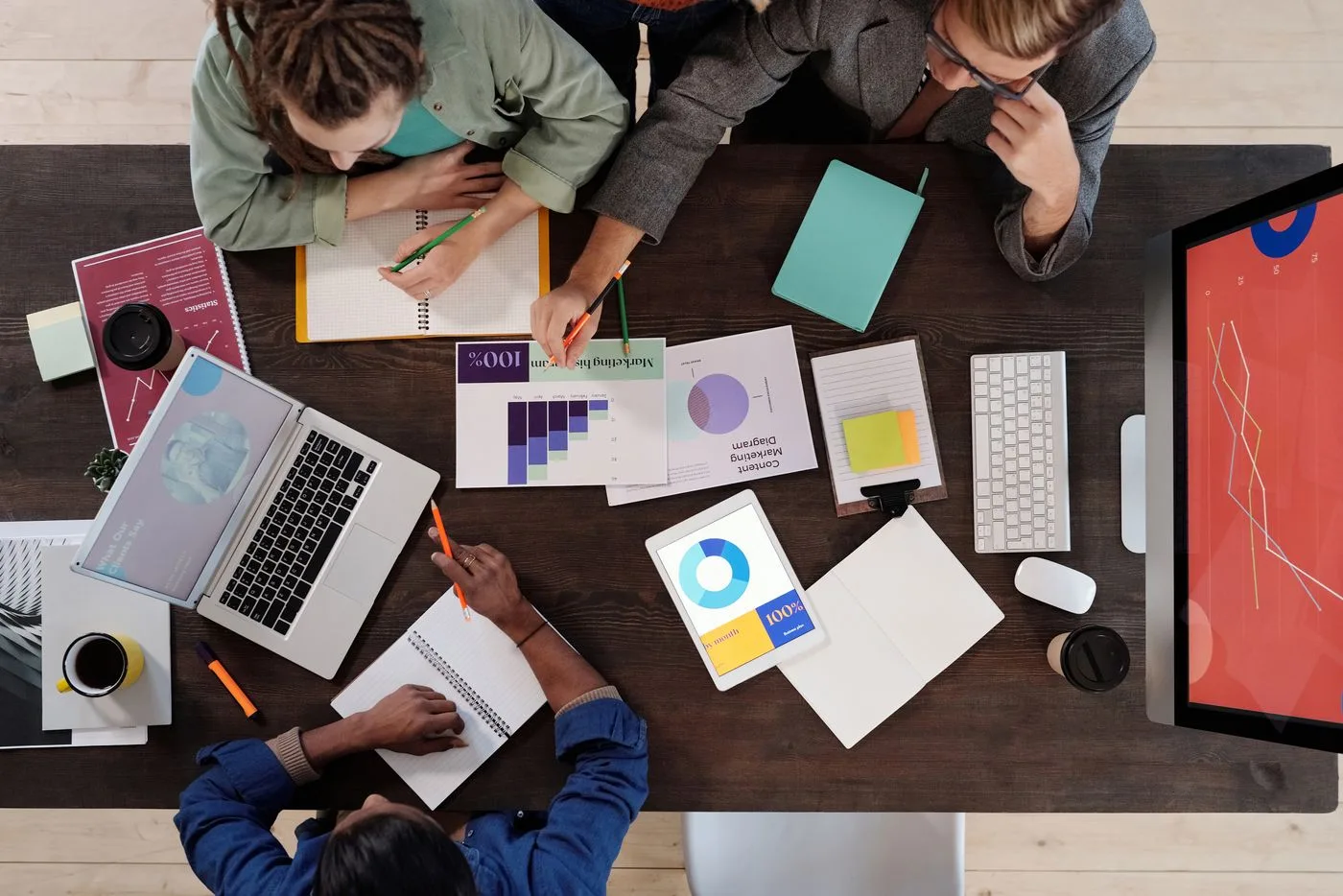 Fusionner deux CRM après une acquisition — illustration